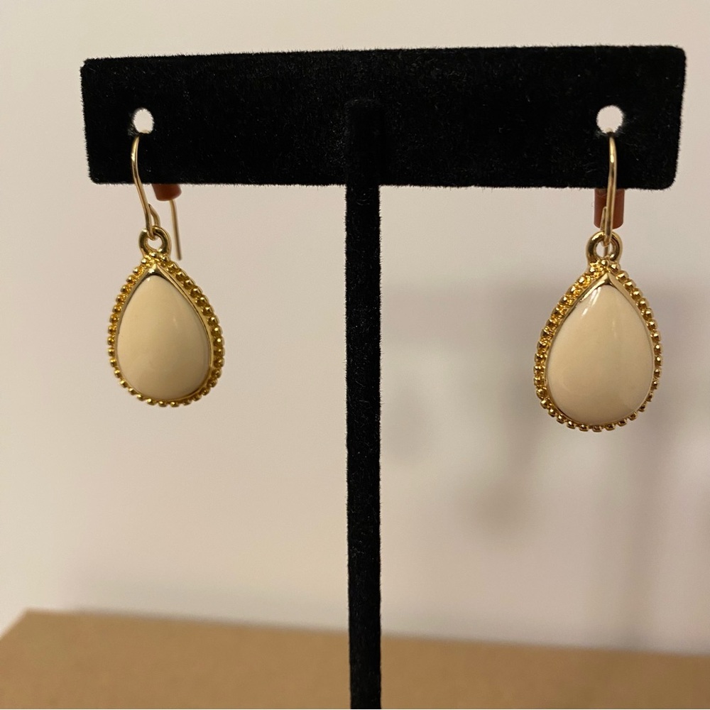 Vintage Crown Trifari Cream Teardrop Earrings Dangle Drop Cabochon Gold Tone